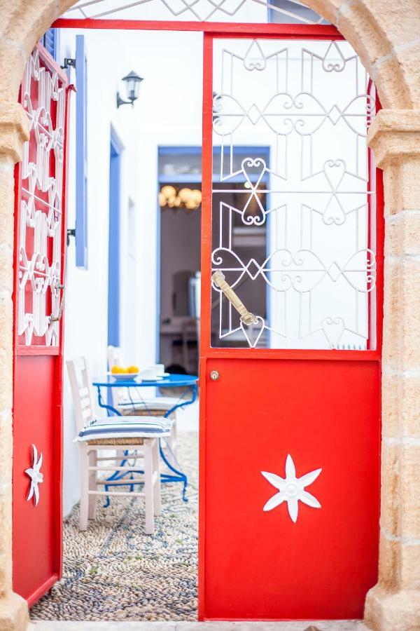 The Red Door In Koskinou * Koskinou (Rhodes)